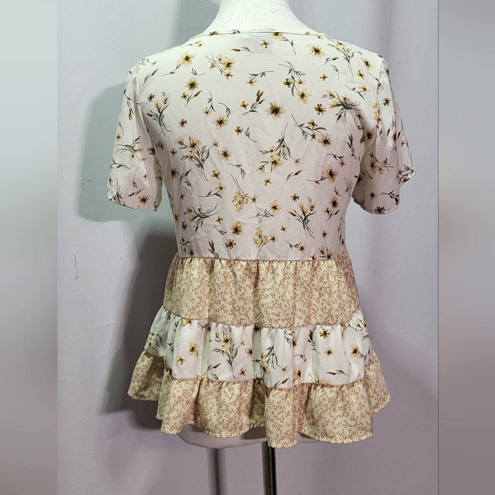 Paper Crane Women's Floral Print Short Sleeve Crewneck Blouse Size Small EUC - Picture 9 of 10